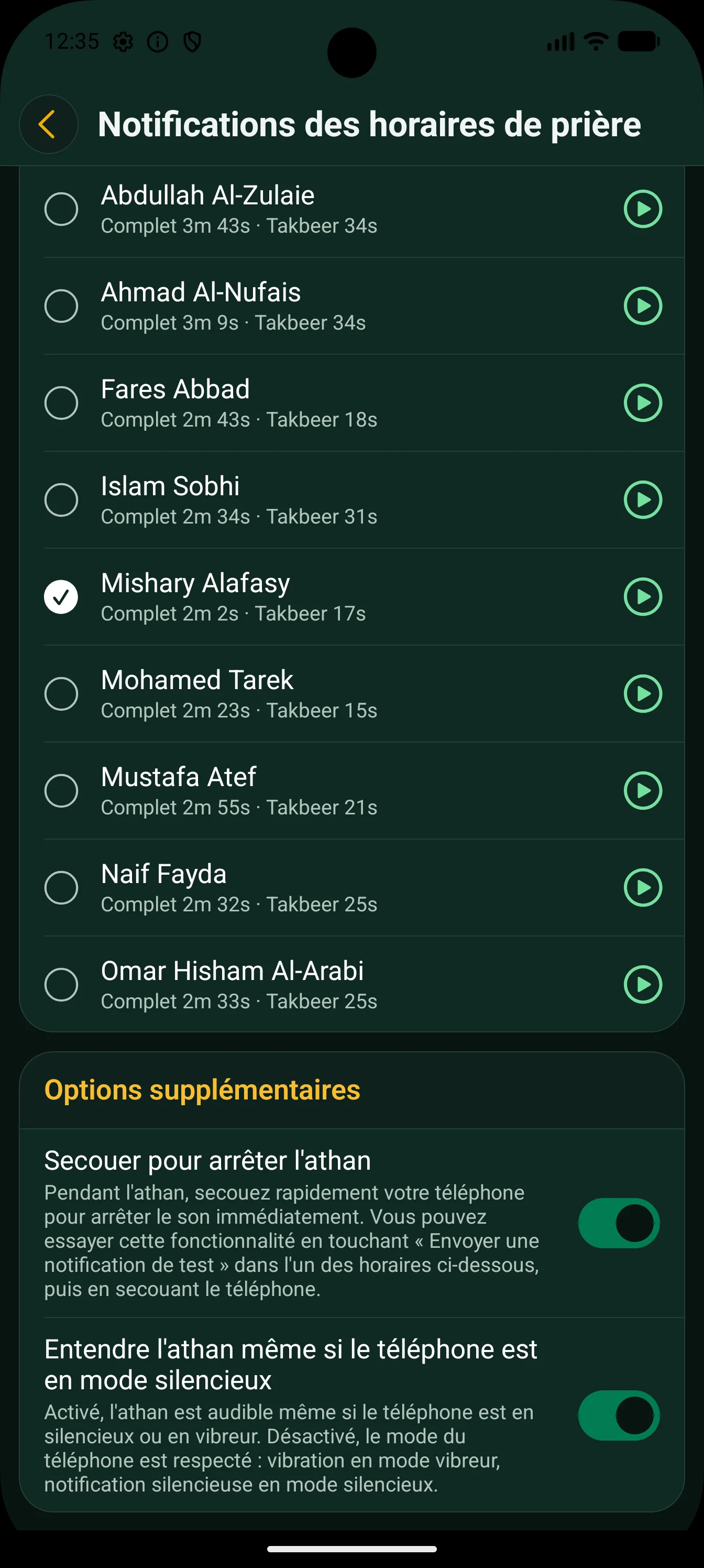 Réglages de l'athan sur Android : les neuf voix de muezzin avec la durée de l'athan complet et du takbeer, et les options secouer pour arrêter et entendre même en silencieux.