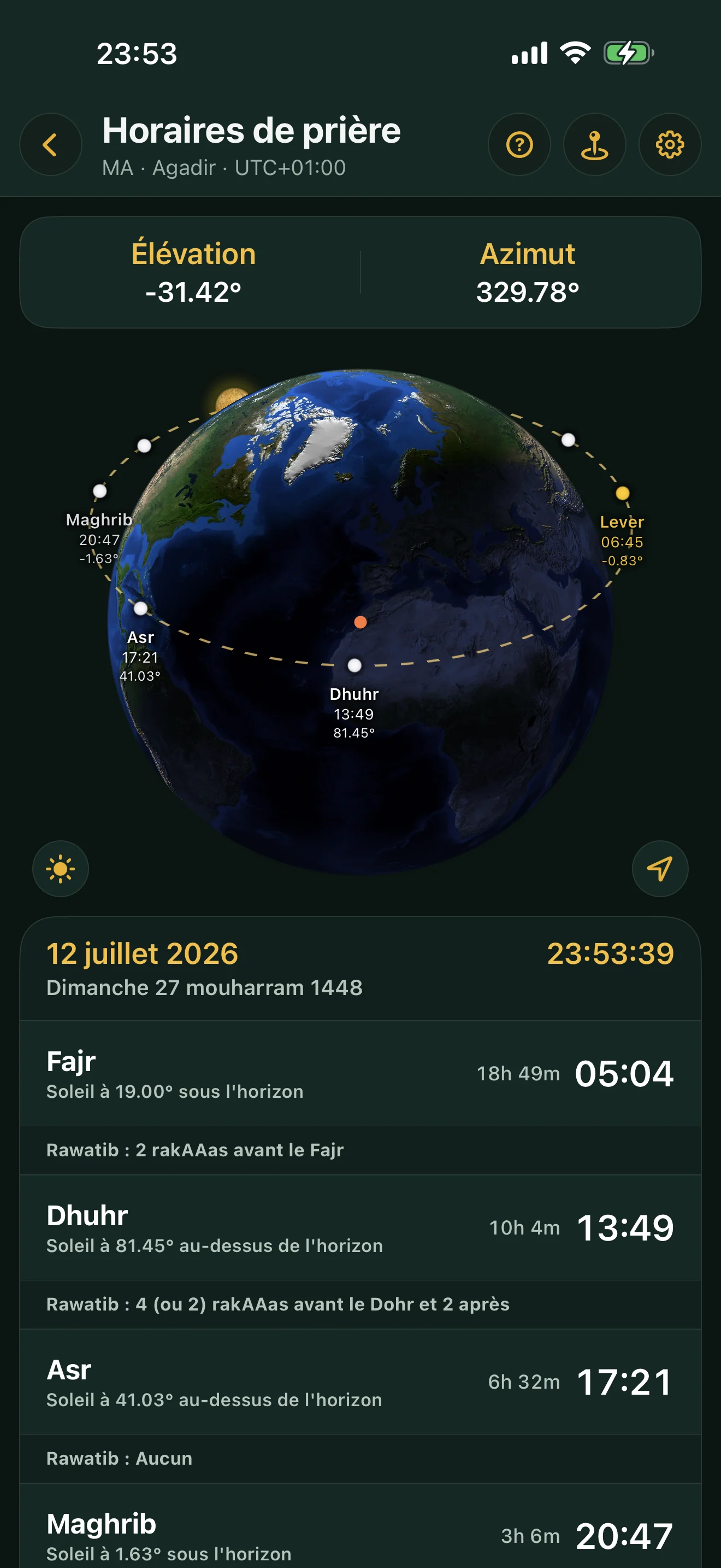 Écran des Horaires de prière d'Alyacir : le globe terrestre avec la course du Soleil, l'élévation et l'azimut, et la liste des cinq prières du jour avec leur angle solaire.