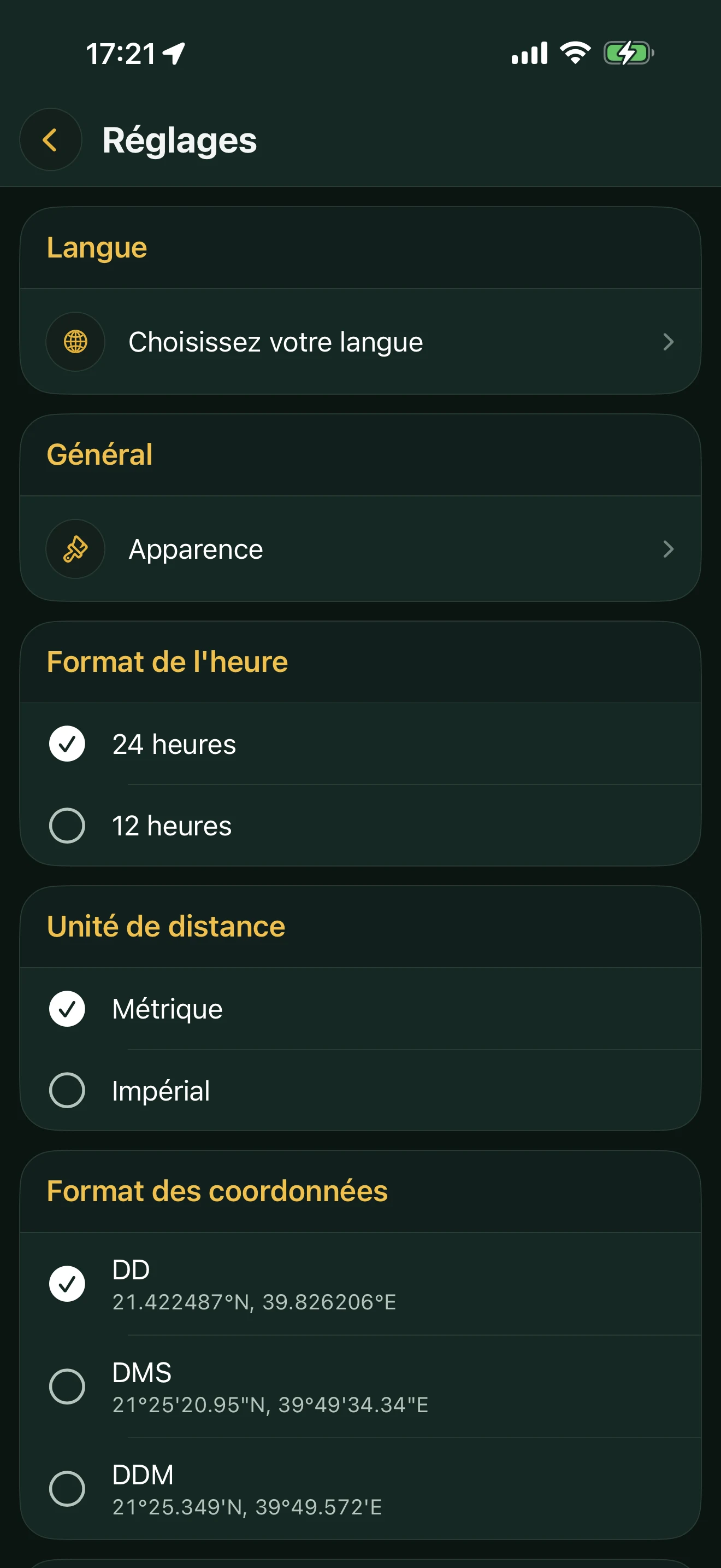 Les réglages d'Alyacir : les sections Langue, Général (Apparence), Format de l'heure, Unité de distance et Format des coordonnées.